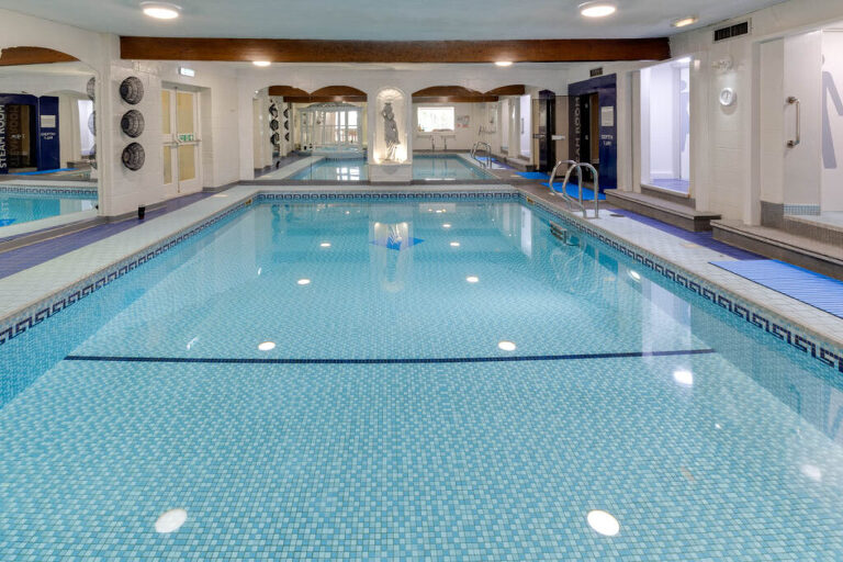 Photo of the Park Manor Hotel swimming pool